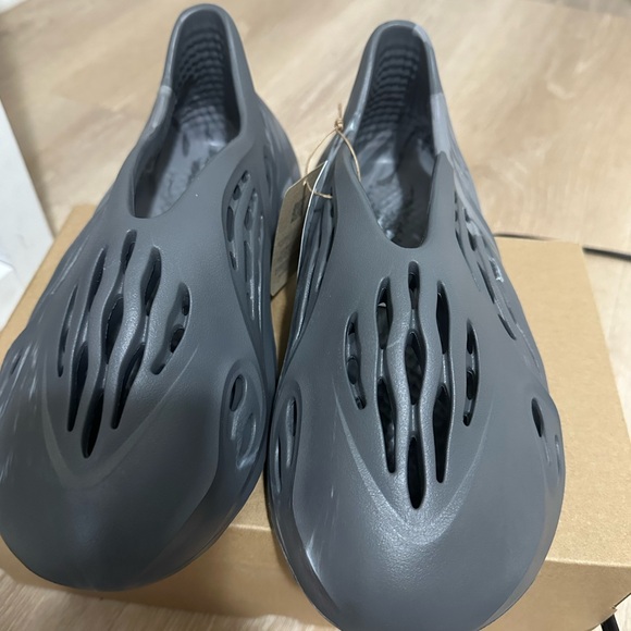 Yeezy‘s gray - Picture 3 of 8